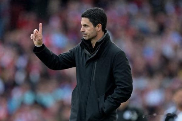 Cả hai người về phía trước rất sẵn sàng tham gia Arsenal