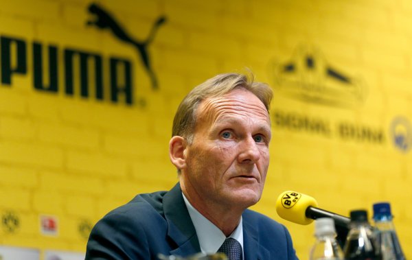 Ảnh: Tranh chấp vị trí của Chủ tịch Câu lạc bộ Dortmund, Vatsk tạm thời ở trên nền