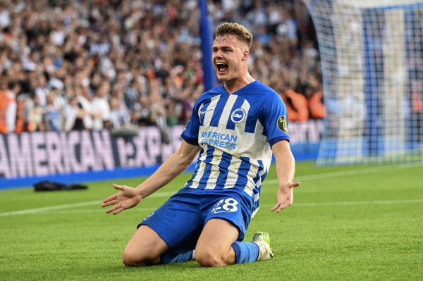 TA: Roma bắt đầu các cuộc đàm phán để giới thiệu tiền đạo của Brighton Evan Ferguson cho mượn, không có thỏa thuận nào đạt được